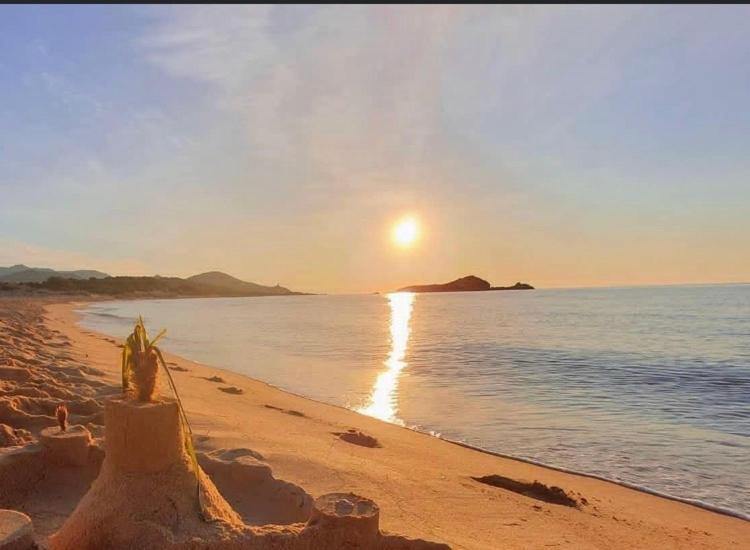 L'Oasi Di Chia Bed & Breakfast ภายนอก รูปภาพ