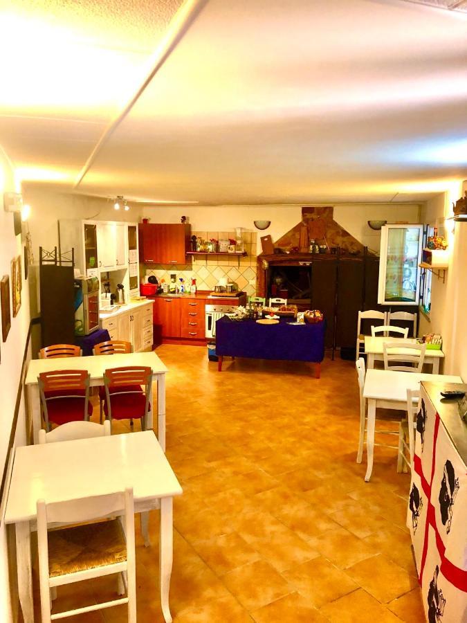 L'Oasi Di Chia Bed & Breakfast ภายนอก รูปภาพ
