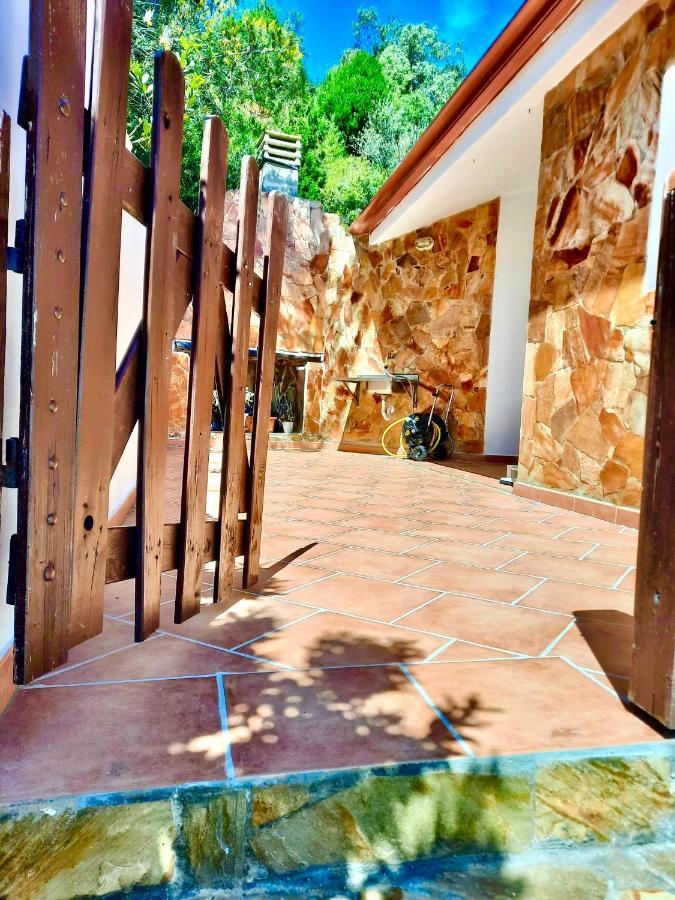 L'Oasi Di Chia Bed & Breakfast ภายนอก รูปภาพ