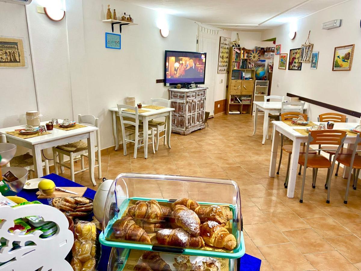 L'Oasi Di Chia Bed & Breakfast ภายนอก รูปภาพ
