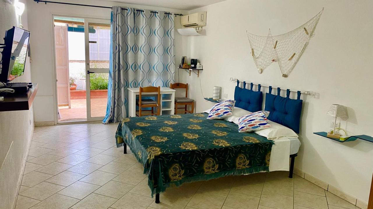 L'Oasi Di Chia Bed & Breakfast ภายนอก รูปภาพ