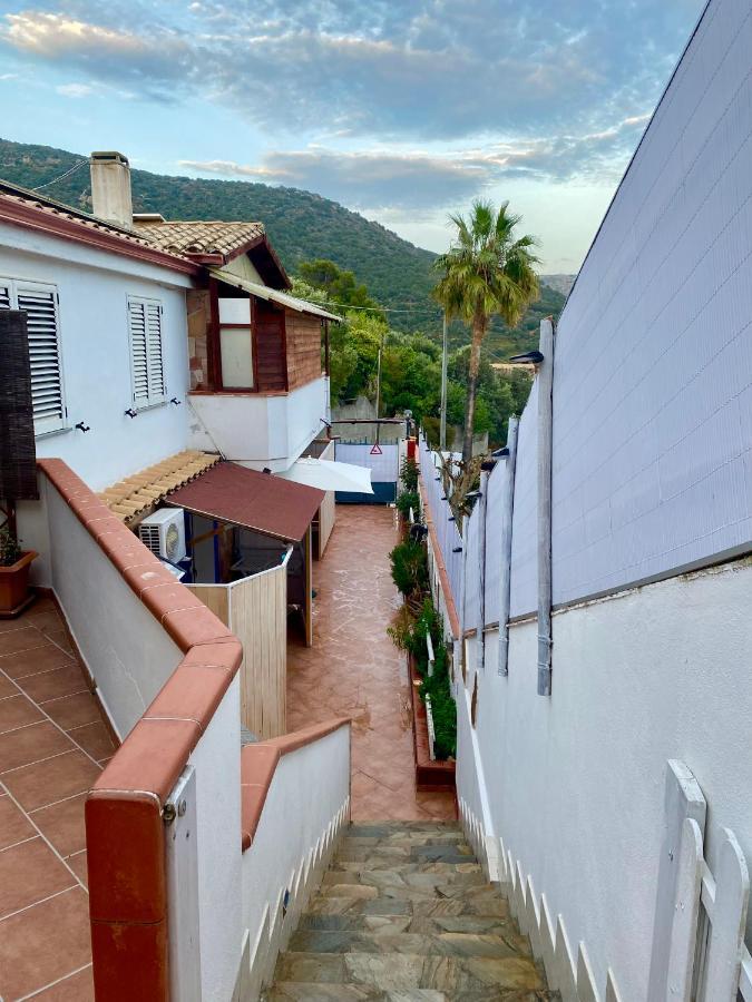 L'Oasi Di Chia Bed & Breakfast ภายนอก รูปภาพ