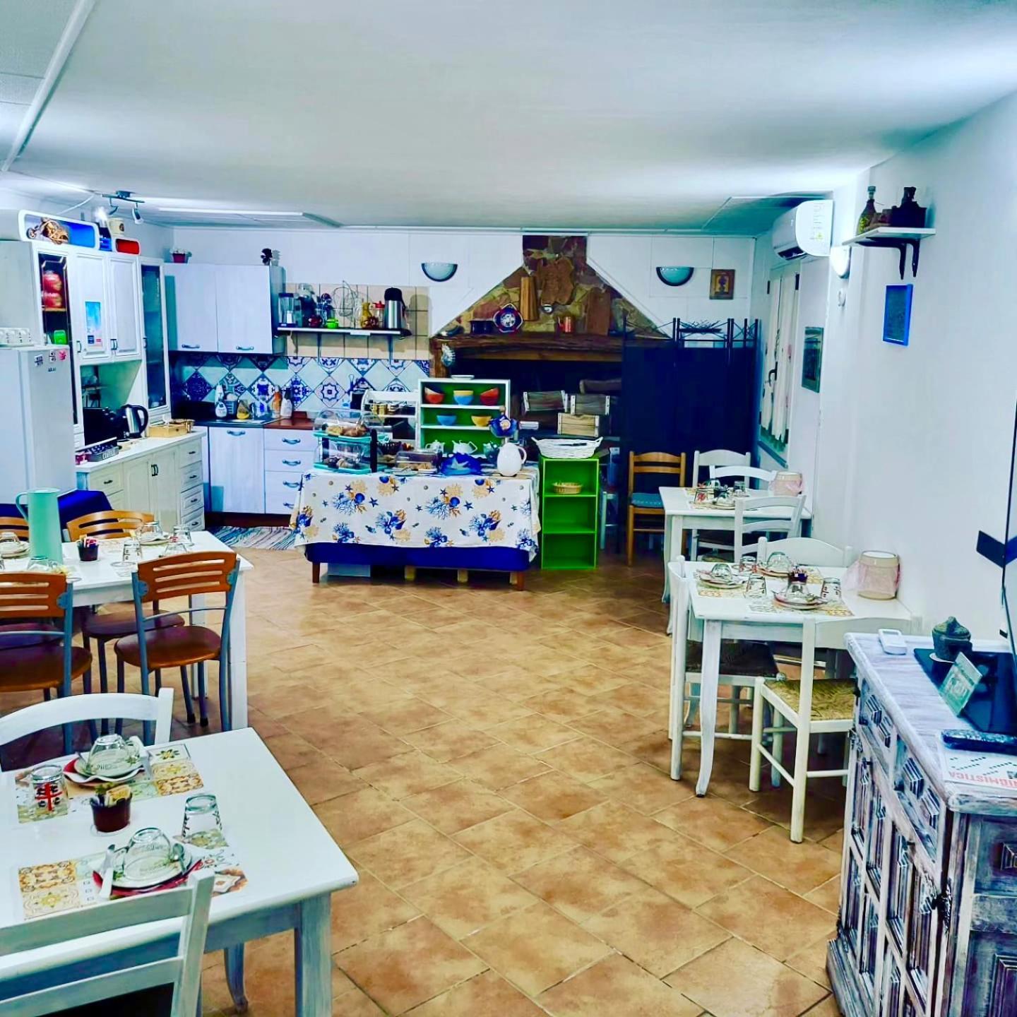 L'Oasi Di Chia Bed & Breakfast ภายนอก รูปภาพ