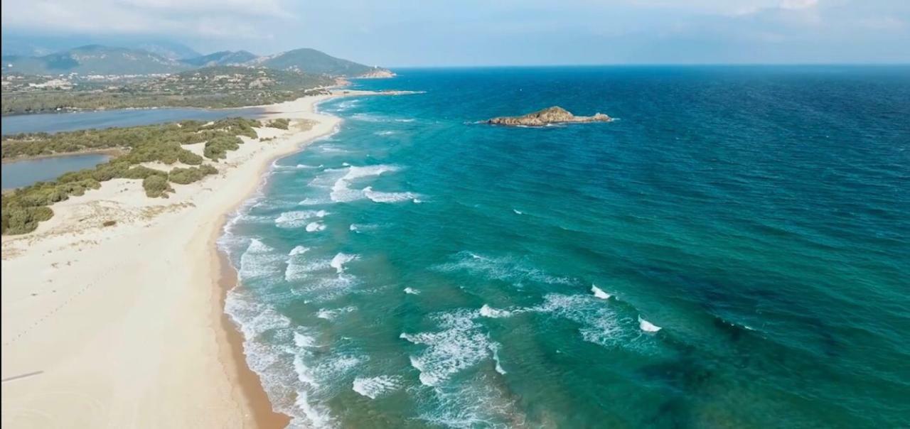 L'Oasi Di Chia Bed & Breakfast ภายนอก รูปภาพ